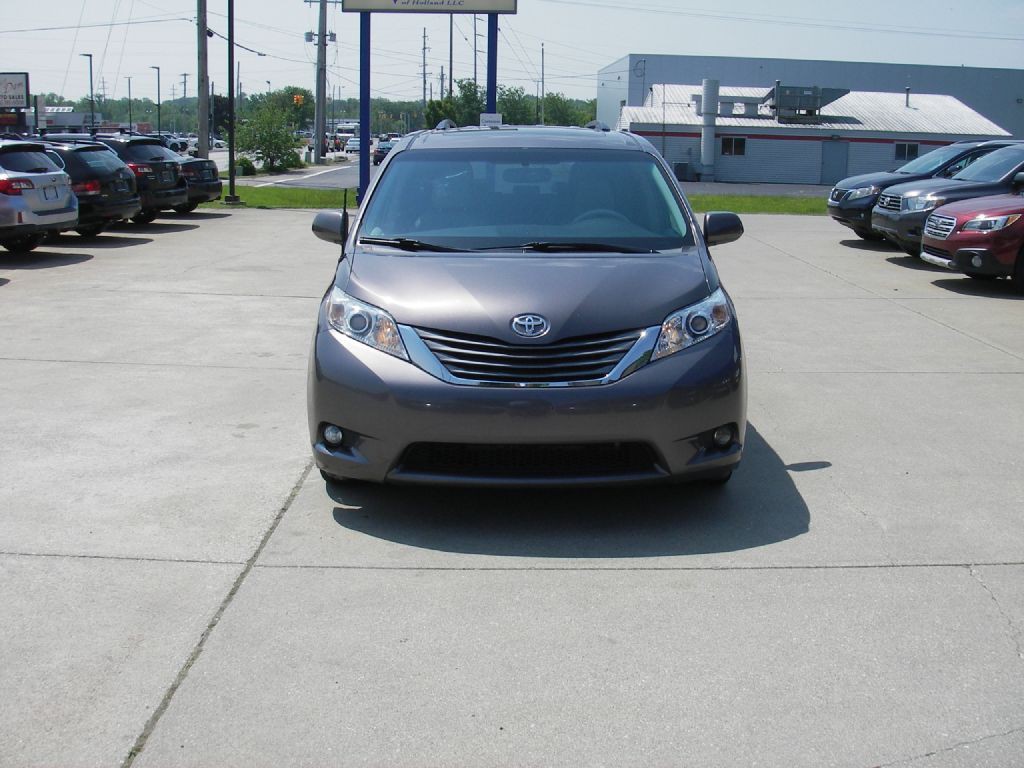 2013 Toyota Sienna Image 12