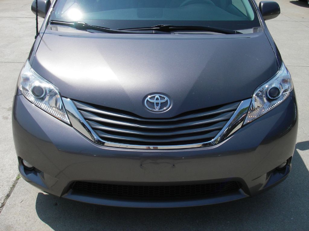 2013 Toyota Sienna Image 13