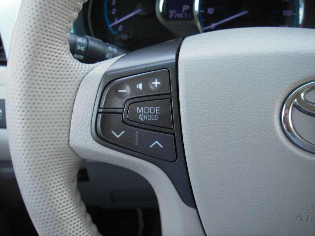 2013 Toyota Sienna Image 18