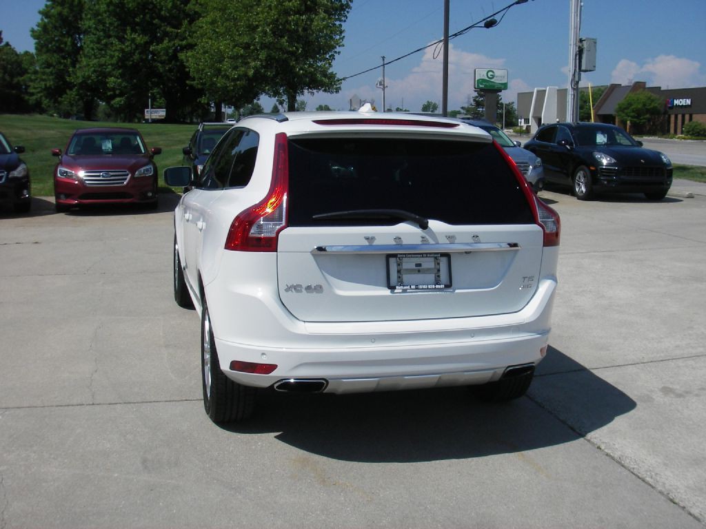 2015 Volvo XC60 Image 8