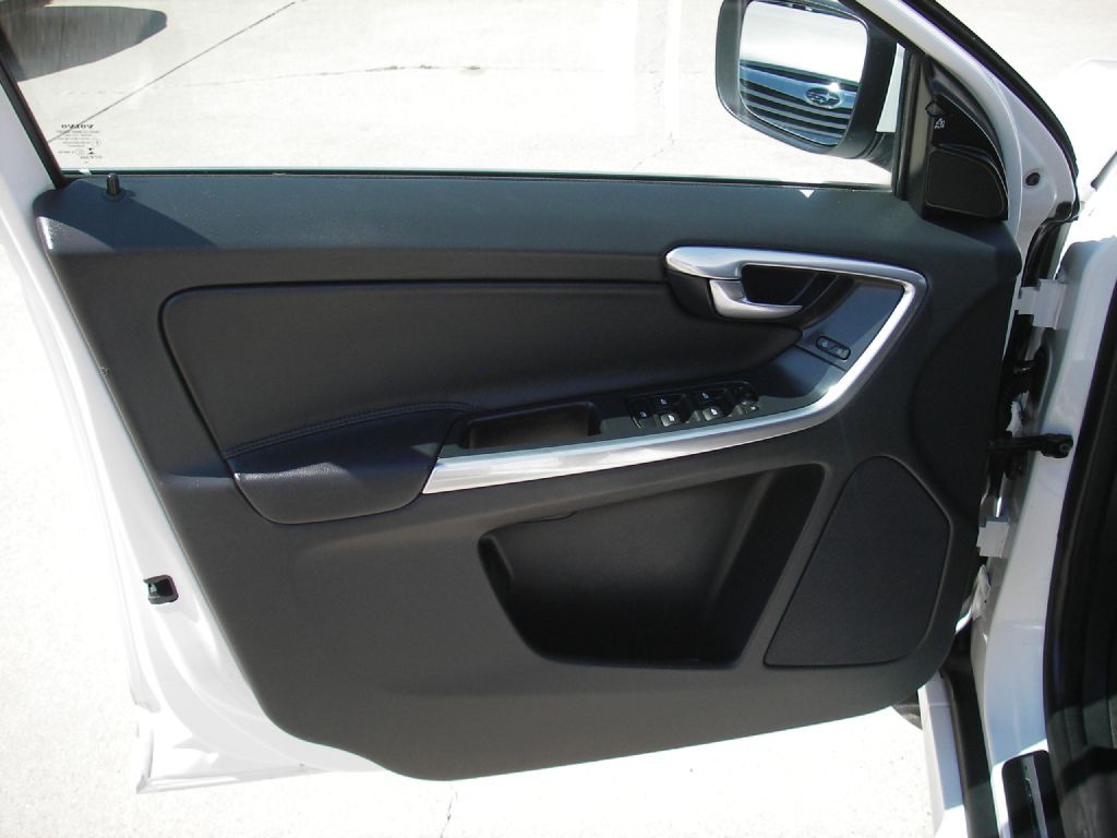 2015 Volvo XC60 Image 14