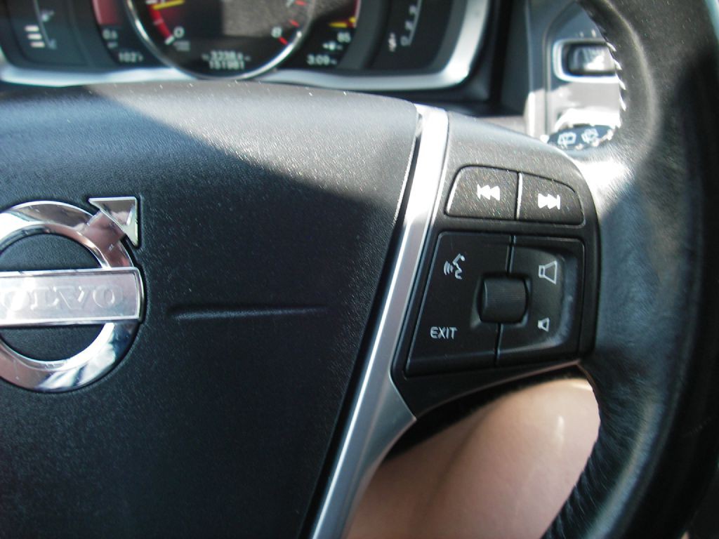 2015 Volvo XC60 Image 18