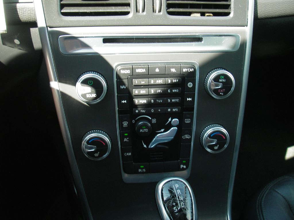 2015 Volvo XC60 Image 21