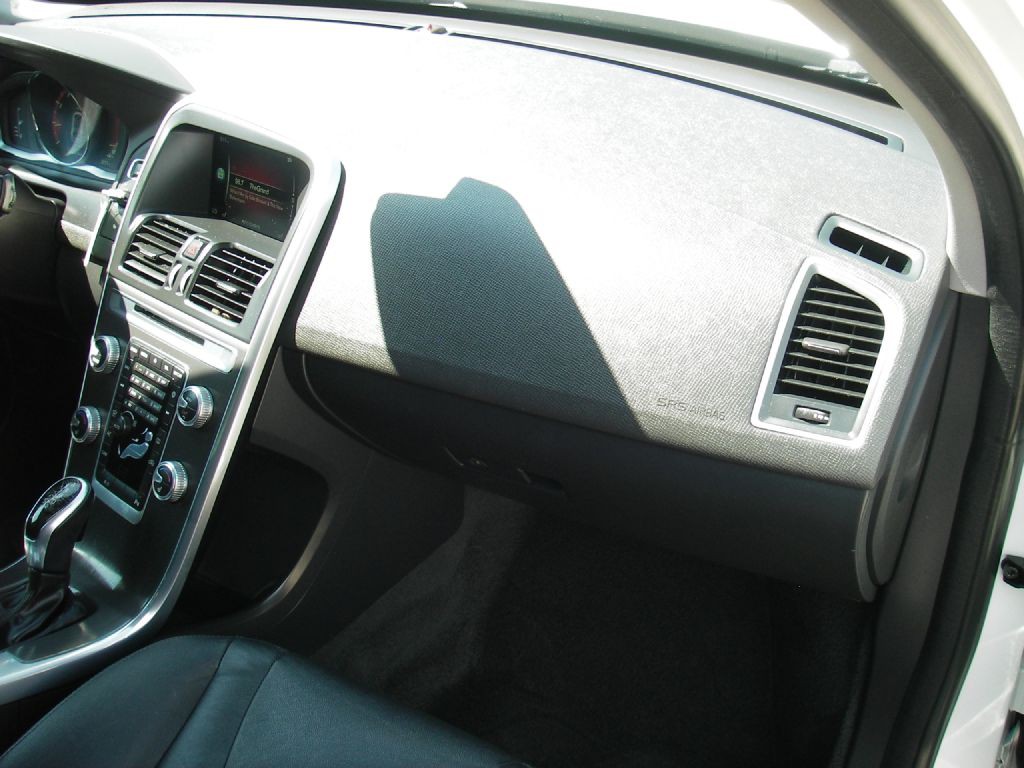 2015 Volvo XC60 Image 31