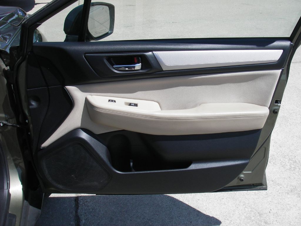 2015 Subaru Outback Image 34