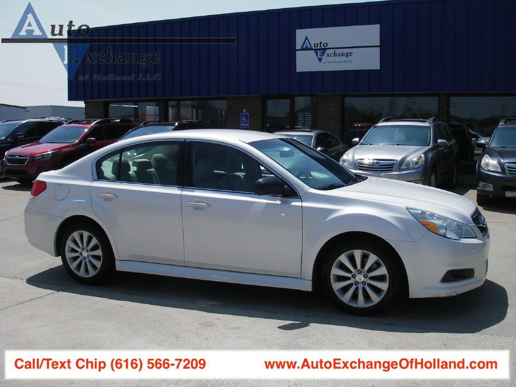 2012 Subaru Legacy Image 1