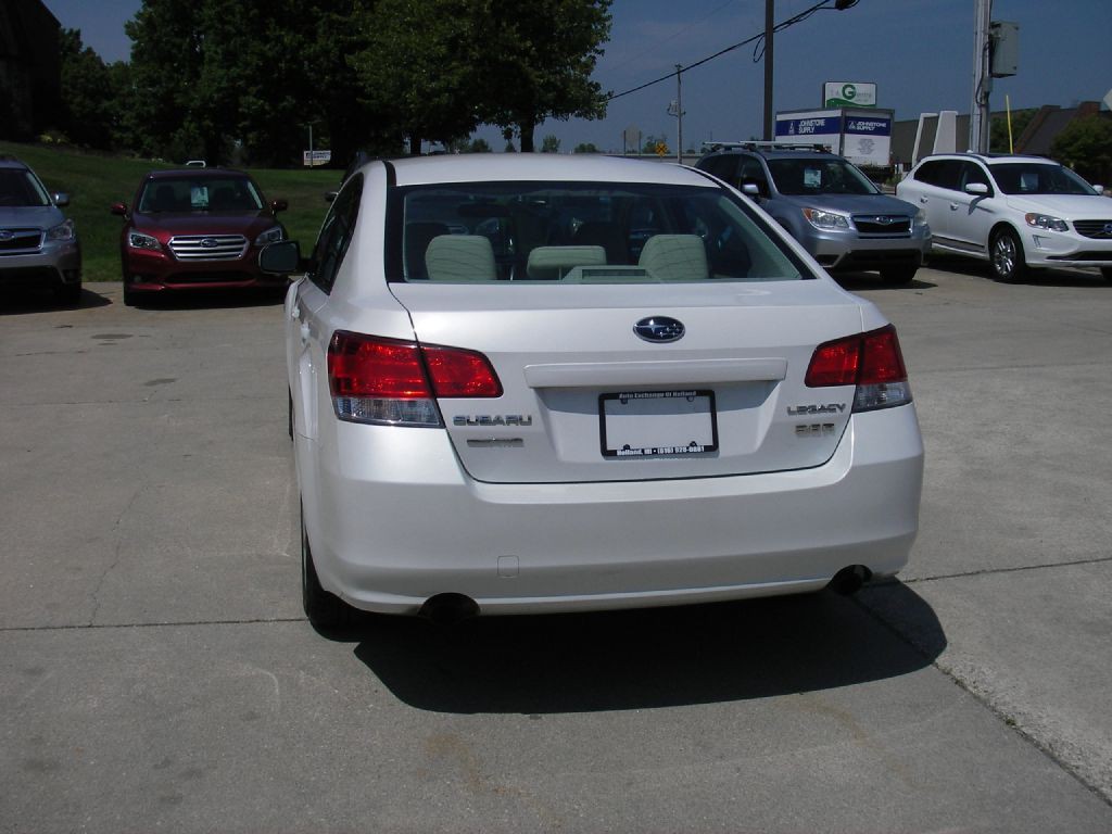 2012 Subaru Legacy Image 8