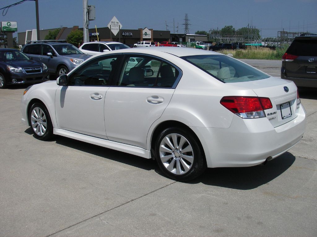 2012 Subaru Legacy Image 9