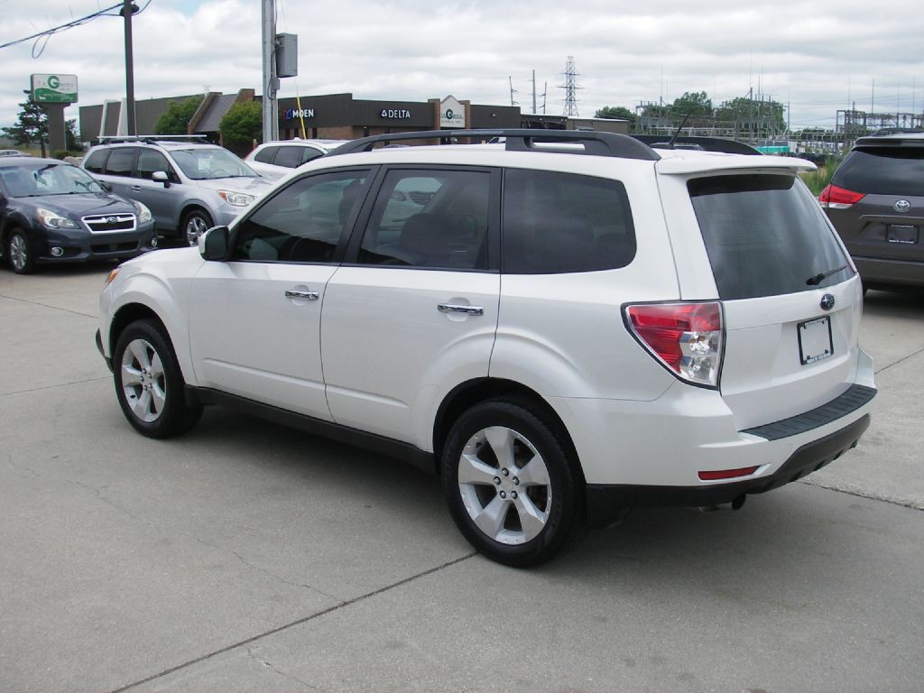 2011 Subaru Forester Image 9