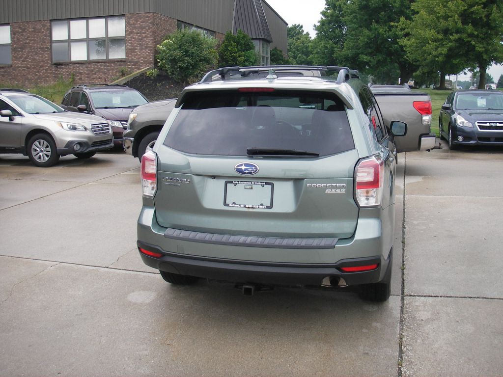 2017 Subaru Forester Image 6