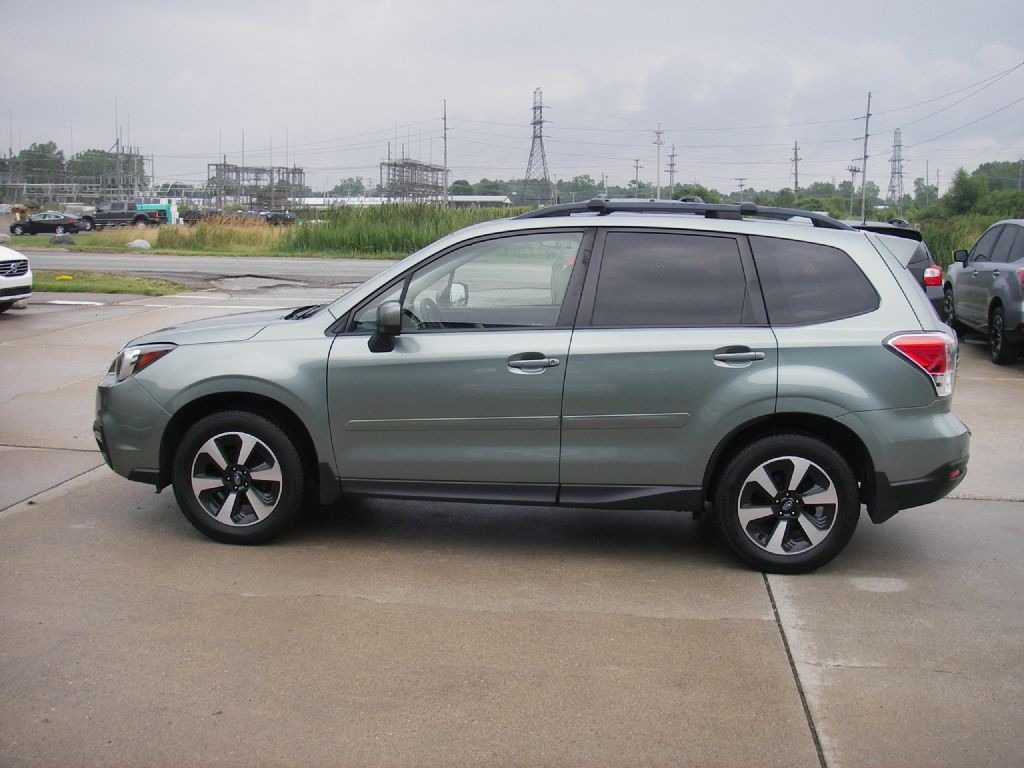 2017 Subaru Forester Image 10
