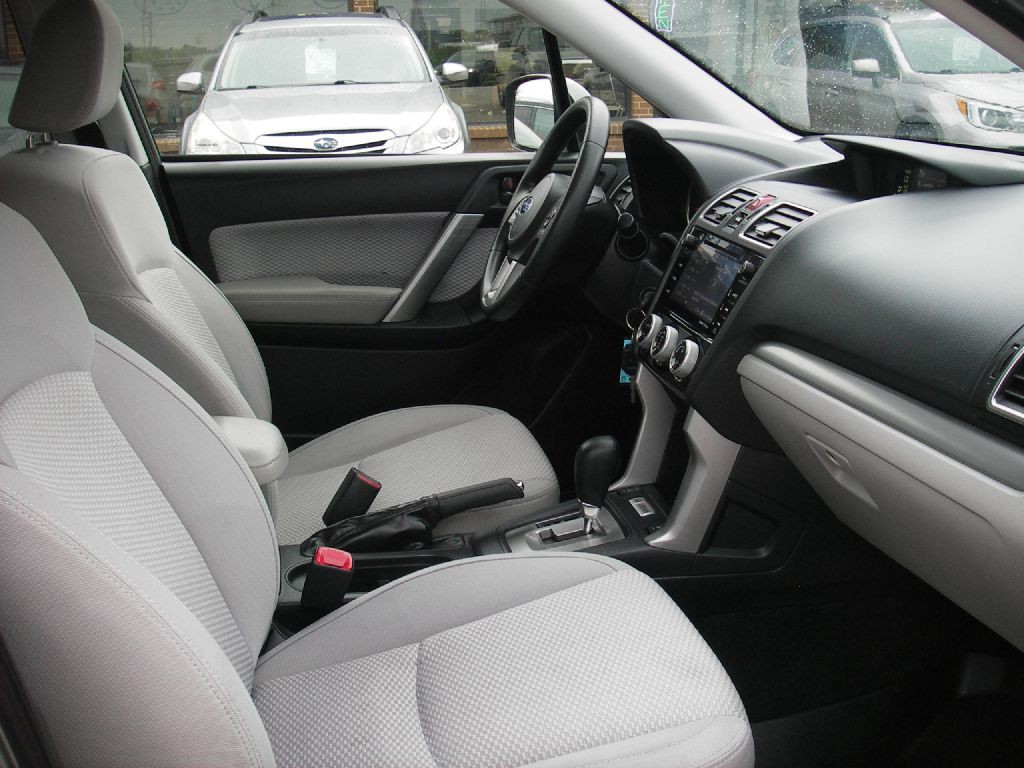 2017 Subaru Forester Image 31