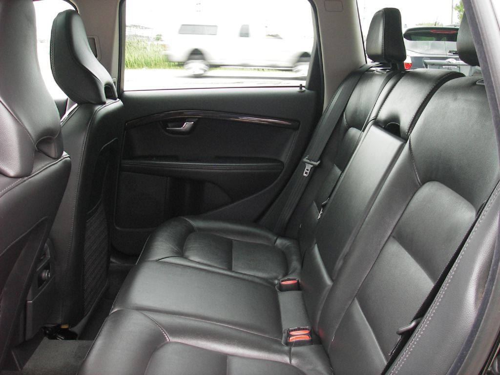 2015 Volvo XC70 Image 26