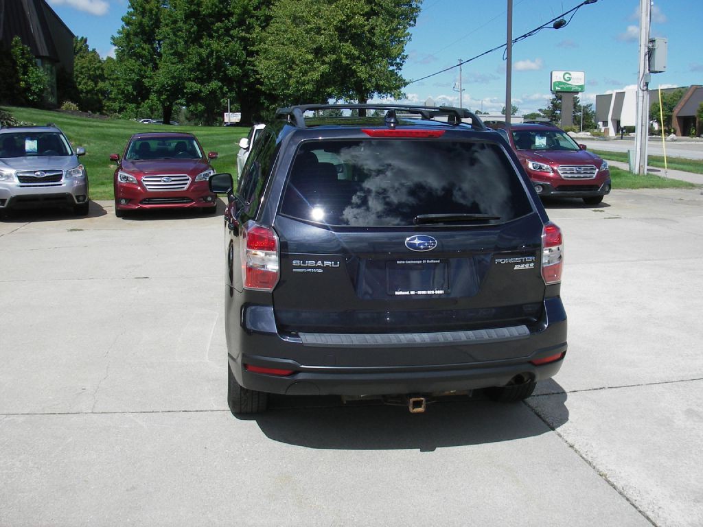 2016 Subaru Forester Image 8