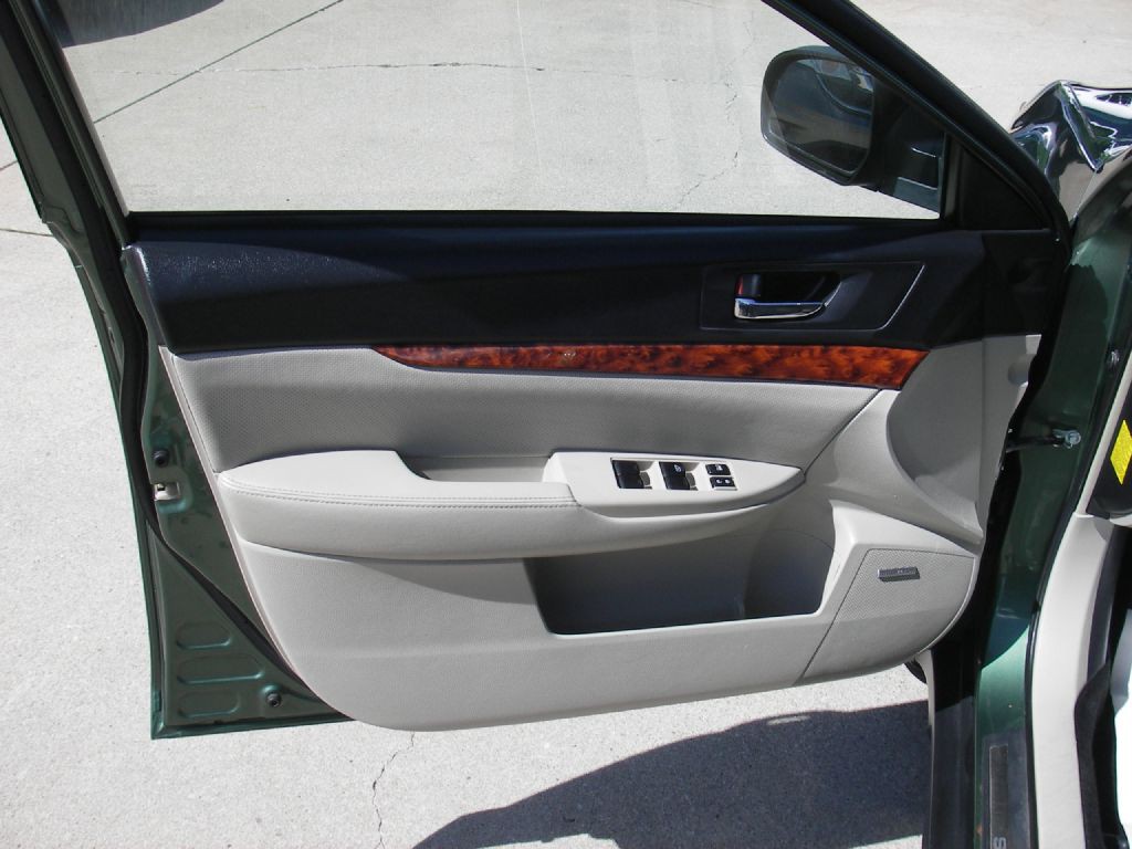 2012 Subaru Outback Image 14