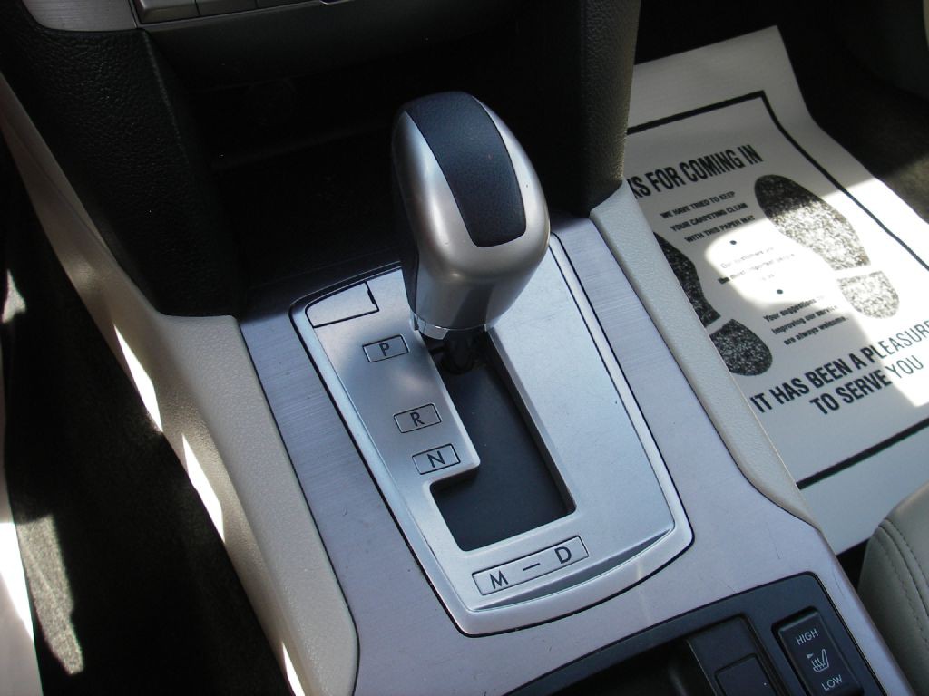 2012 Subaru Outback Image 24