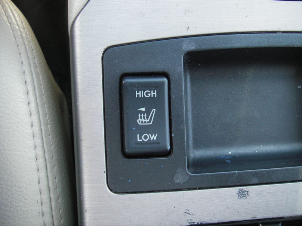2012 Subaru Outback Image 25