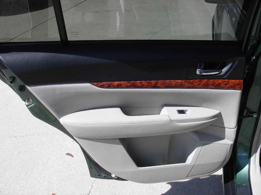 2012 Subaru Outback Image 27