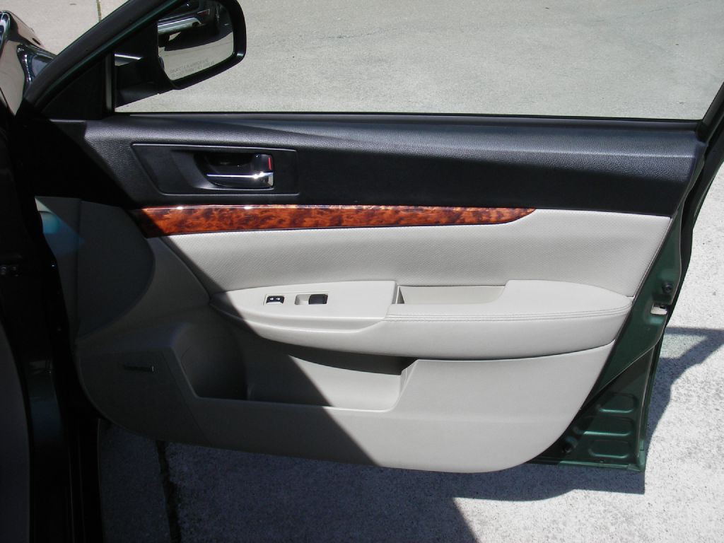 2012 Subaru Outback Image 34