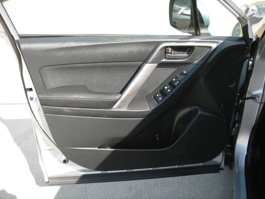 2015 Subaru Forester Image 14