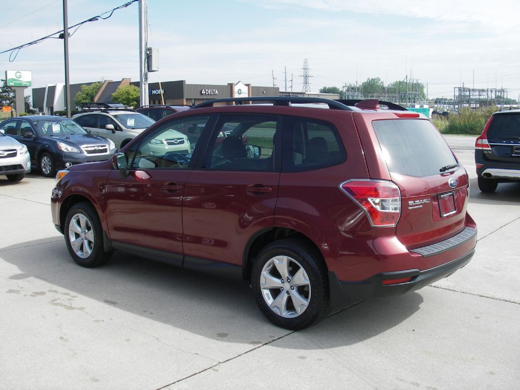 2016 Subaru Forester Image 9