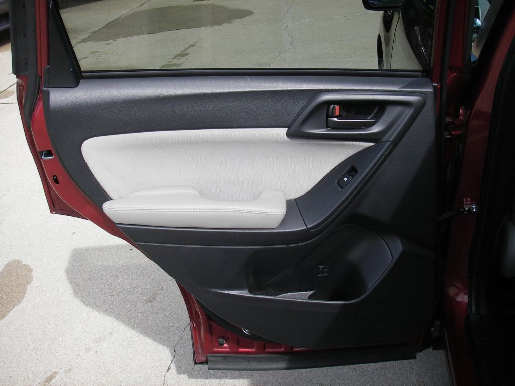 2016 Subaru Forester Image 28