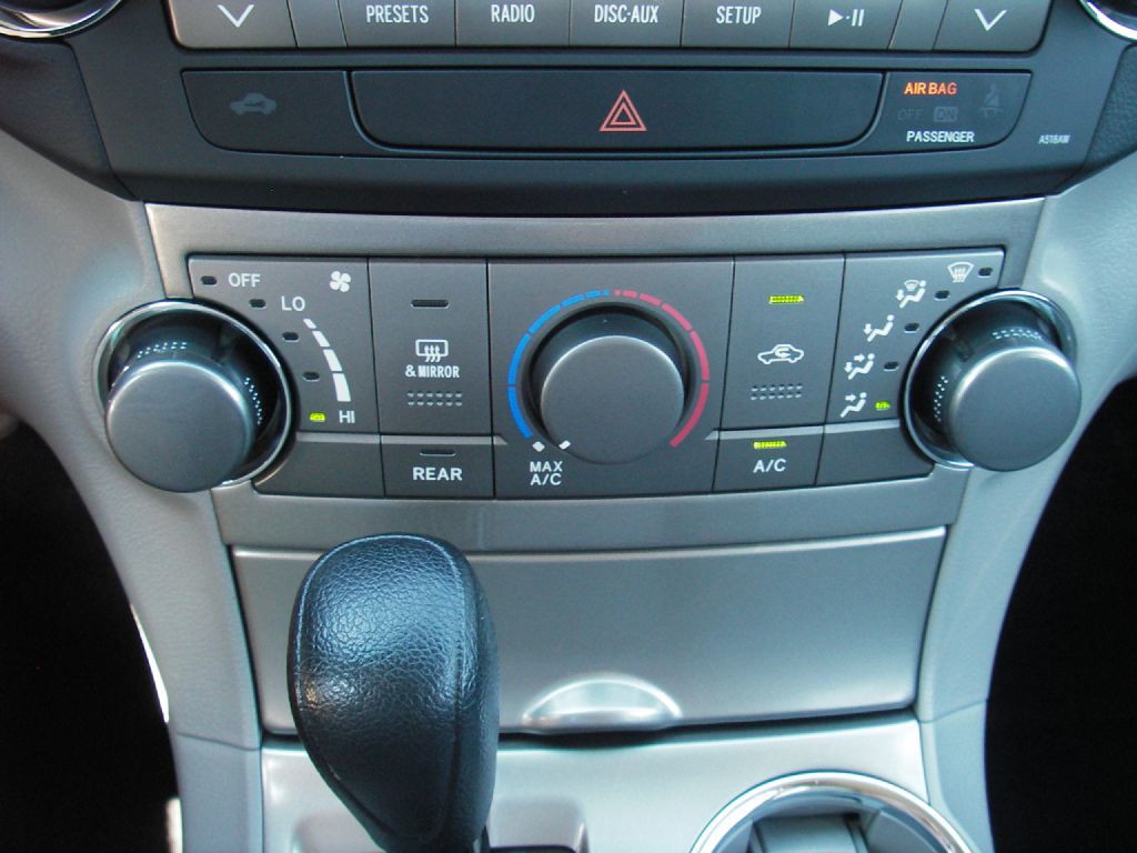 2011 Toyota Highlander Image 21