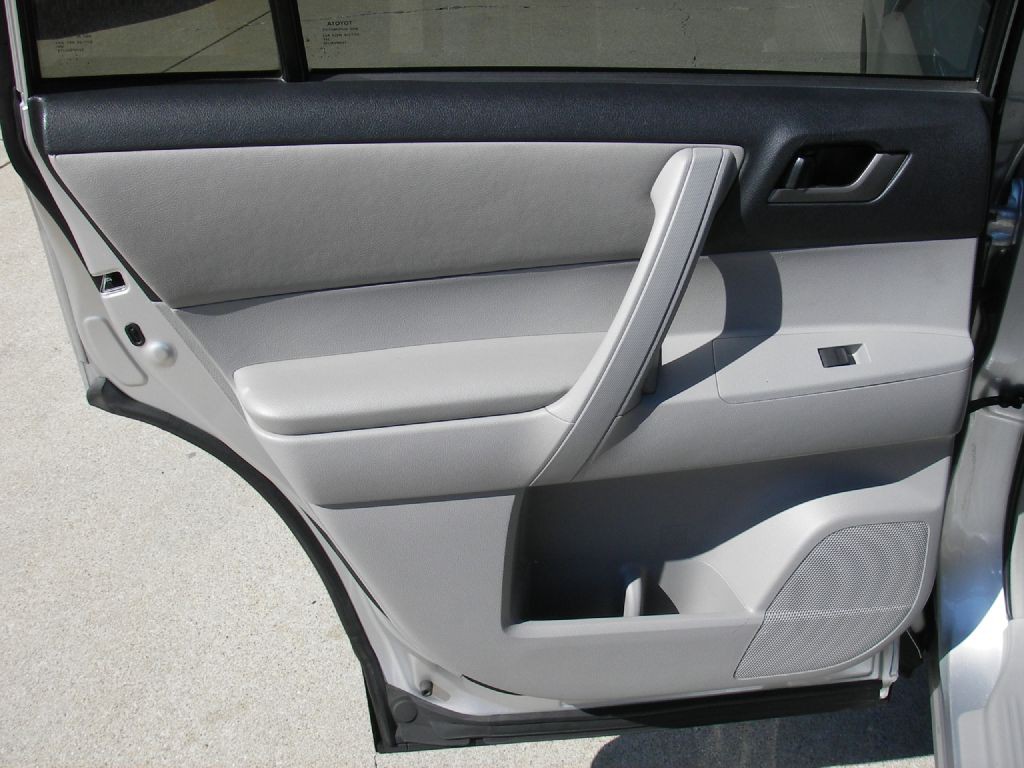 2011 Toyota Highlander Image 24