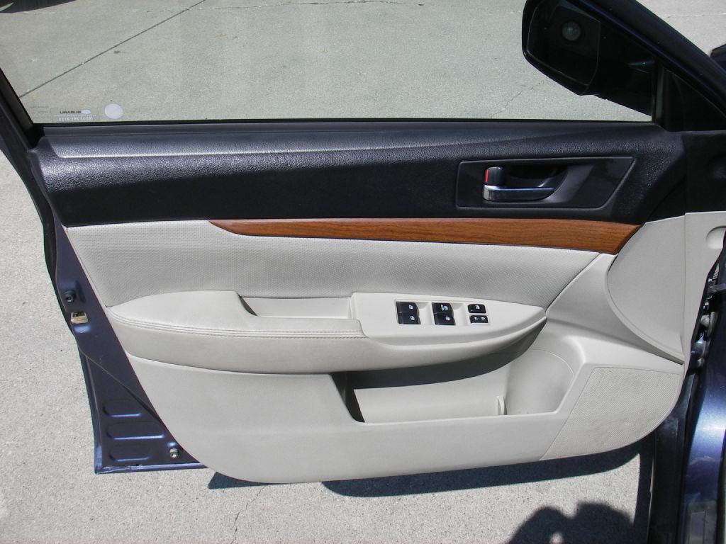 2014 Subaru Outback Image 14