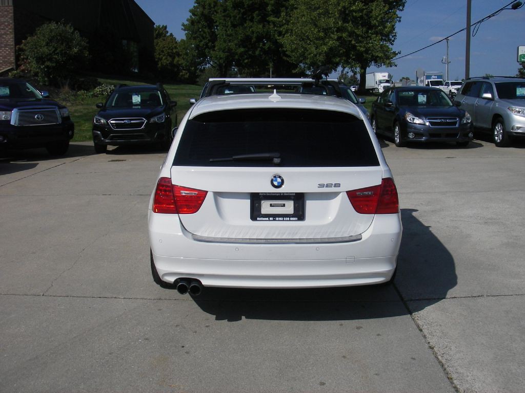 2012 BMW 3 Series Image 7