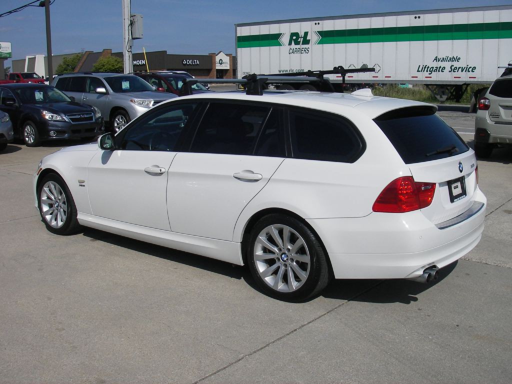 2012 BMW 3 Series Image 9