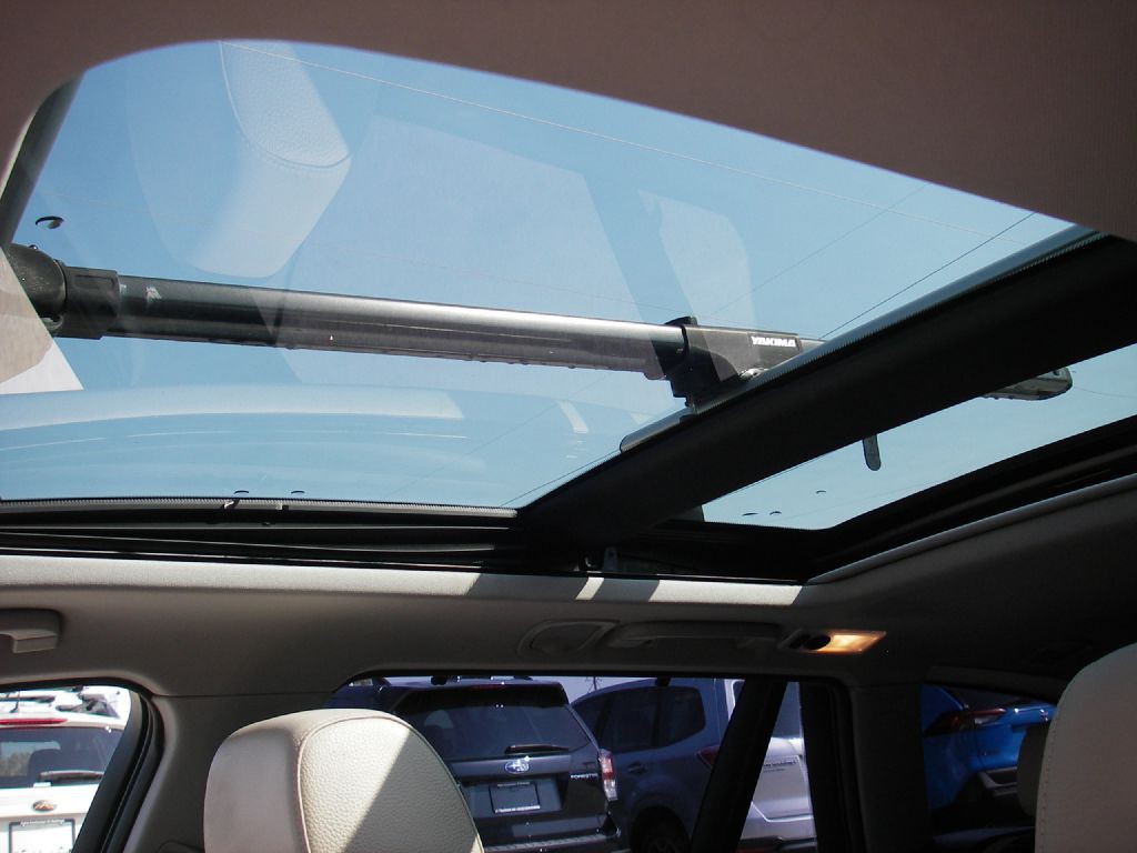 2012 BMW 3 Series Image 15