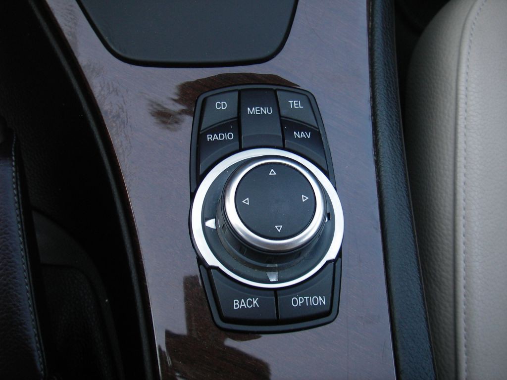 2012 BMW 3 Series Image 24