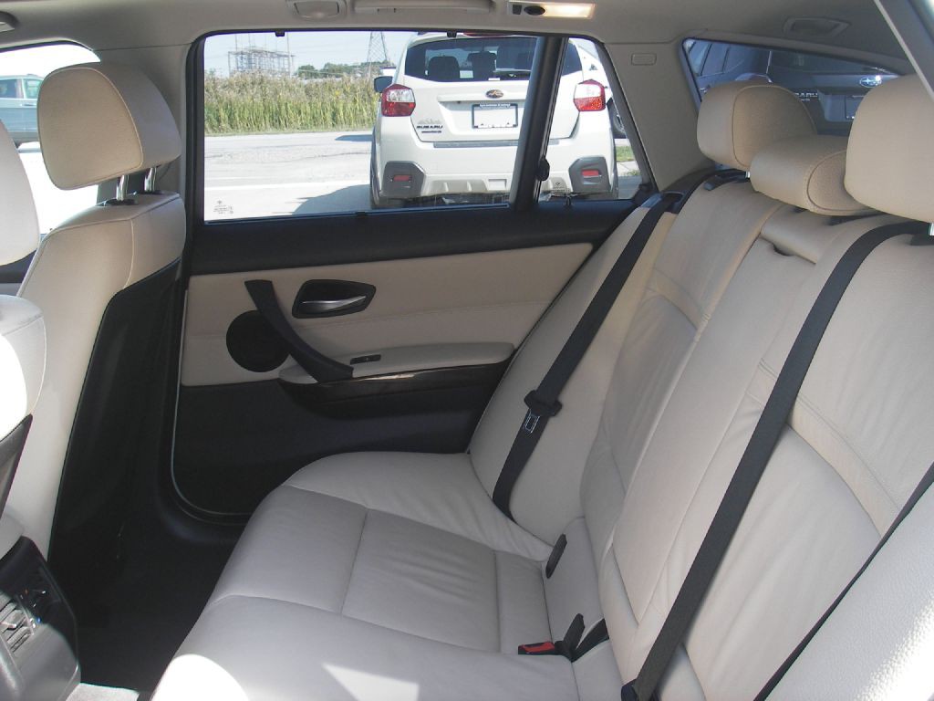 2012 BMW 3 Series Image 27