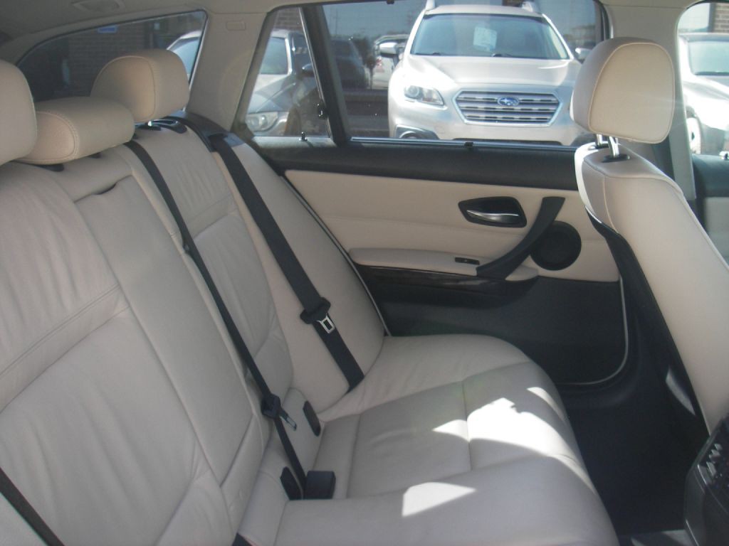 2012 BMW 3 Series Image 30
