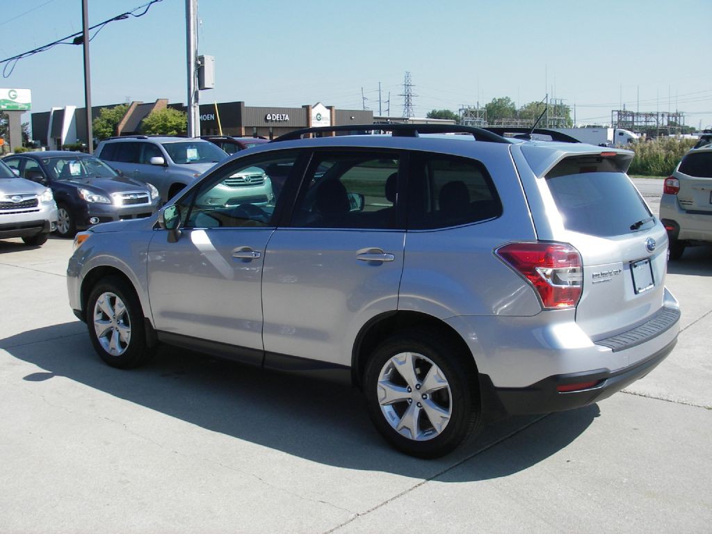 2014 Subaru Forester Image 9