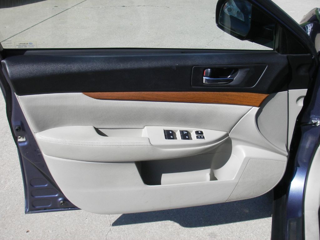 2014 Subaru Outback Image 14