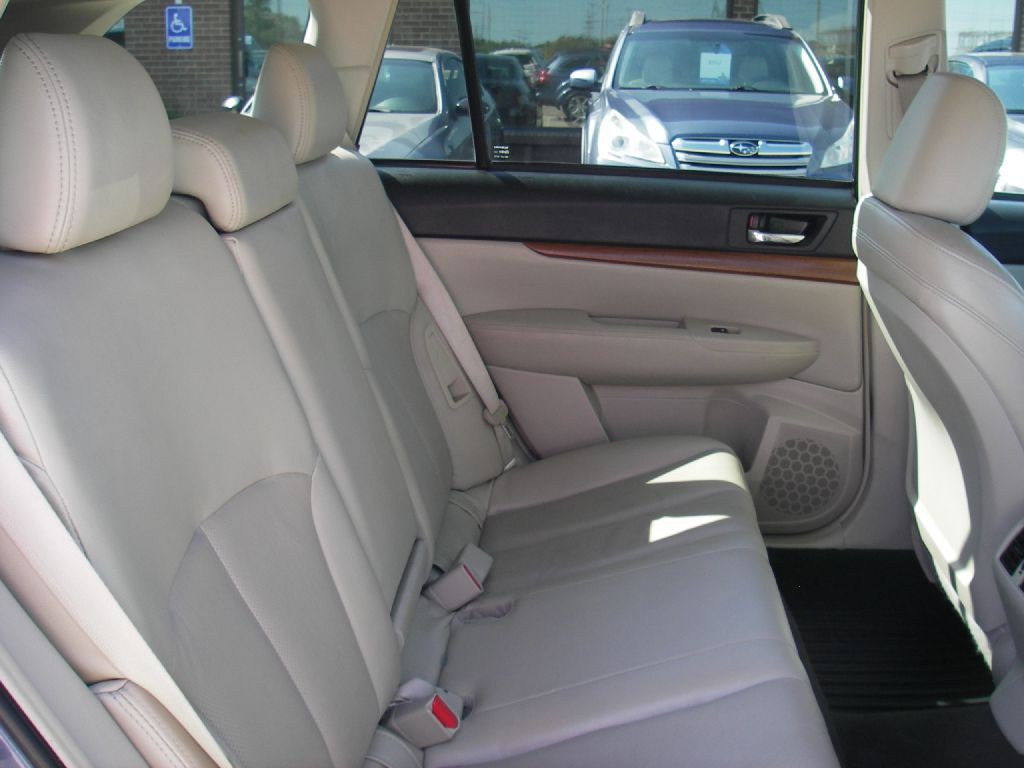 2014 Subaru Outback Image 30
