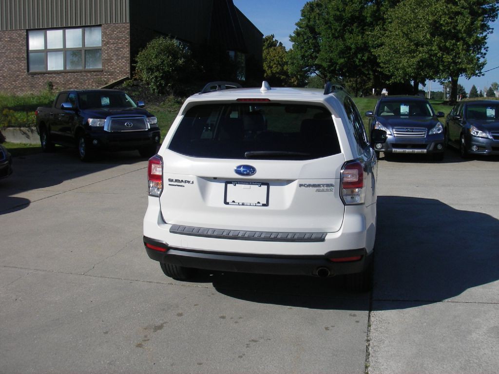 2017 Subaru Forester Image 6