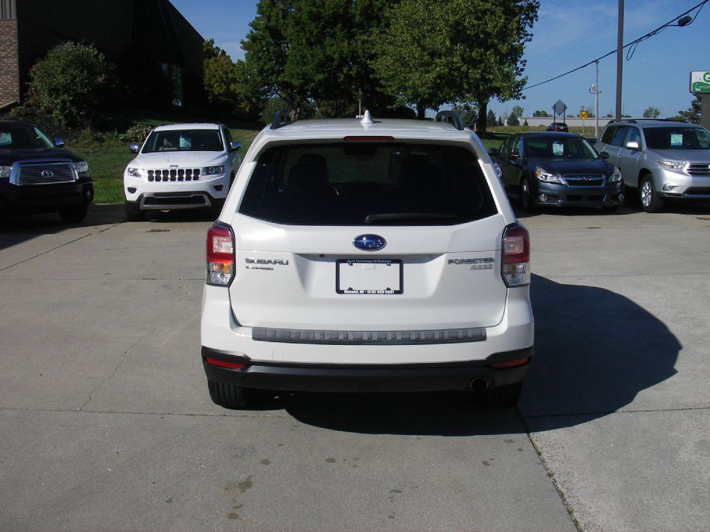 2017 Subaru Forester Image 7