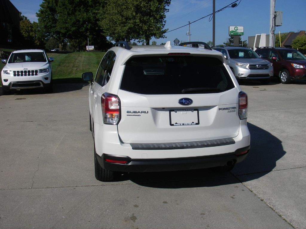 2017 Subaru Forester Image 8
