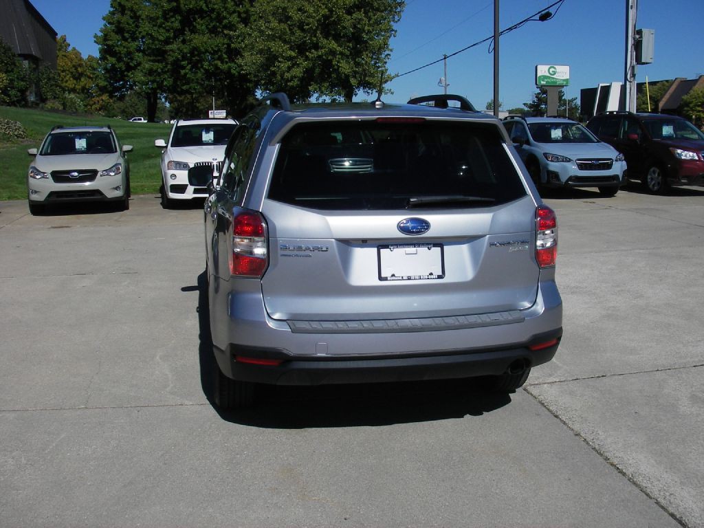 2015 Subaru Forester Image 8
