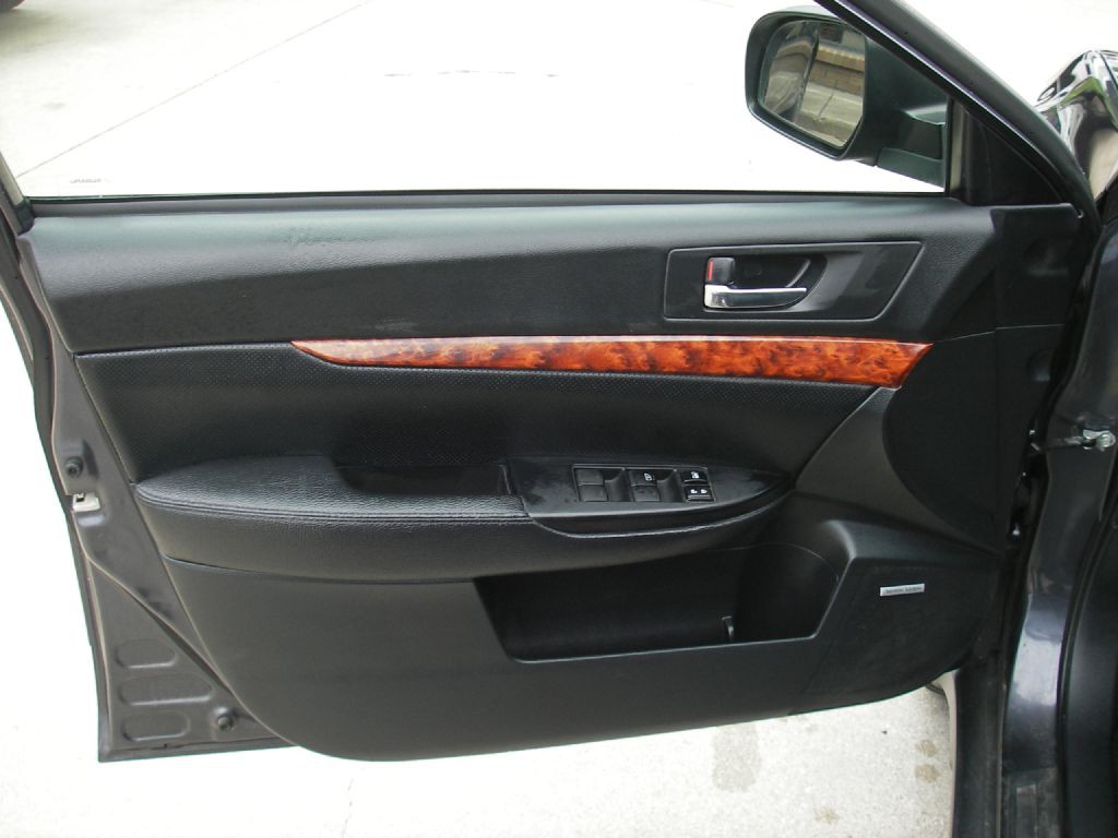 2012 Subaru Outback Image 14