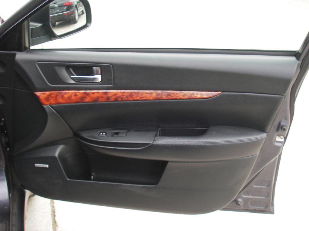 2012 Subaru Outback Image 34
