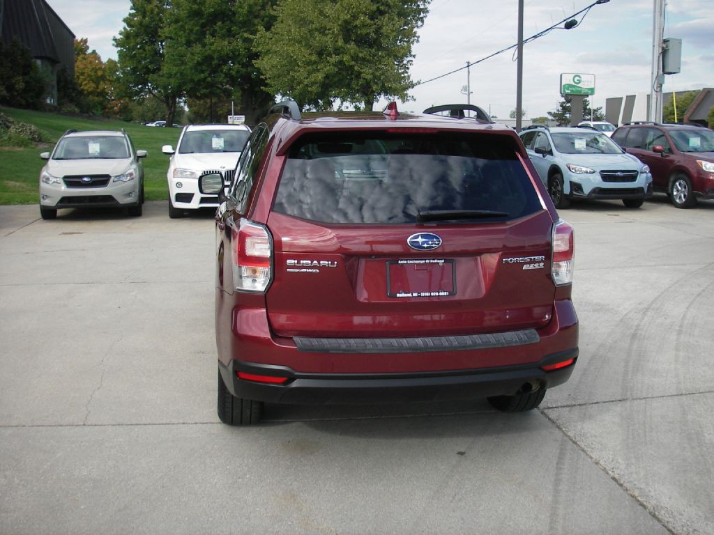 2017 Subaru Forester Image 8