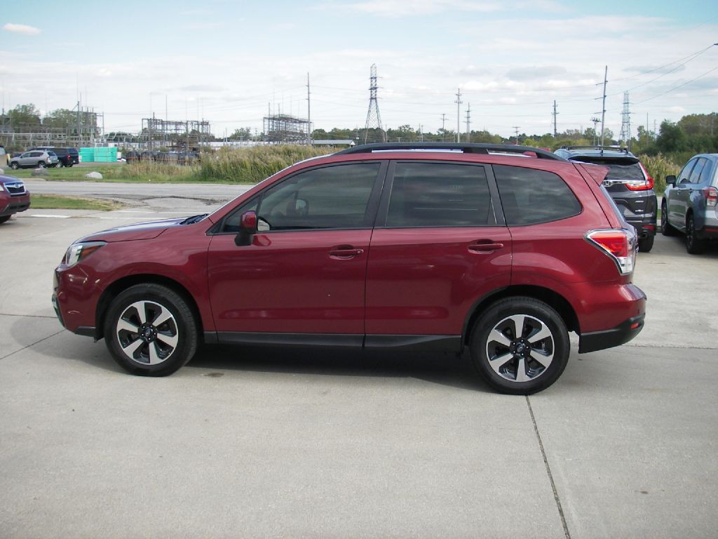 2017 Subaru Forester Image 10