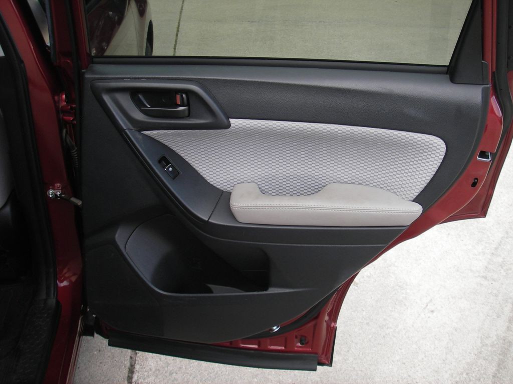 2017 Subaru Forester Image 31