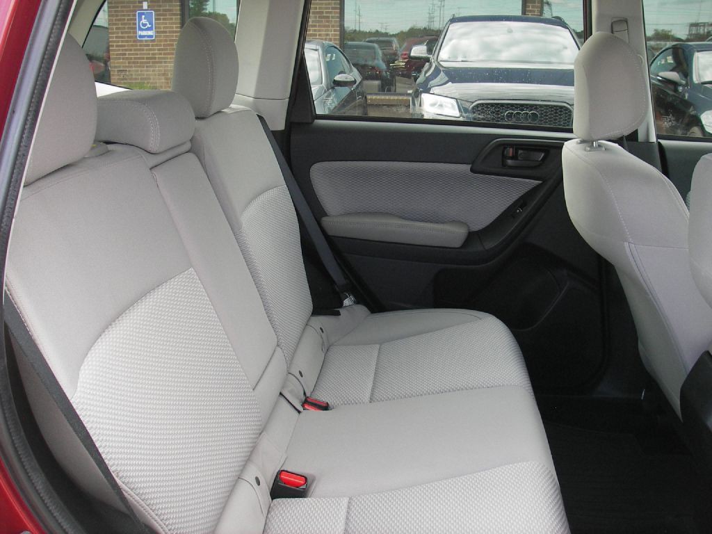 2017 Subaru Forester Image 32
