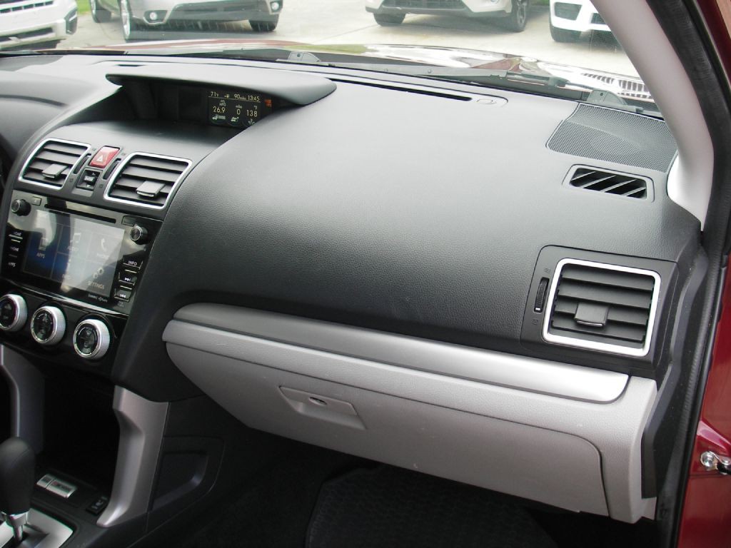2017 Subaru Forester Image 34