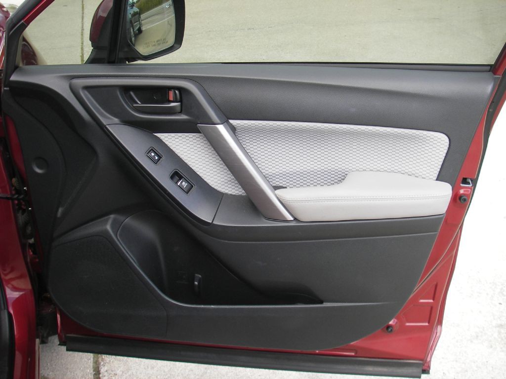 2017 Subaru Forester Image 35